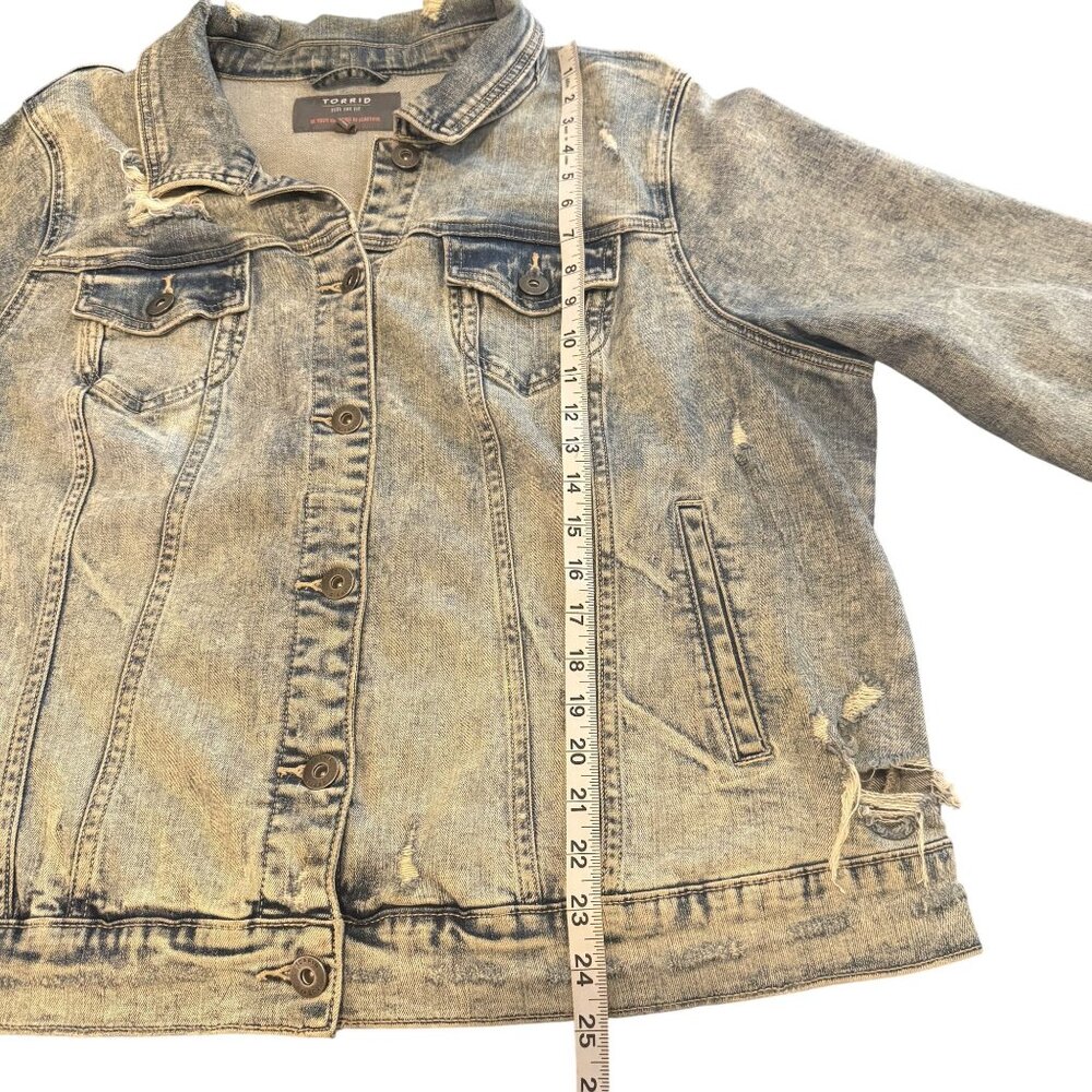 Torrid Destructed Denim Jean Jacket Womens Light Wash Trucker Distress Size 3X - Picture 10 of 11